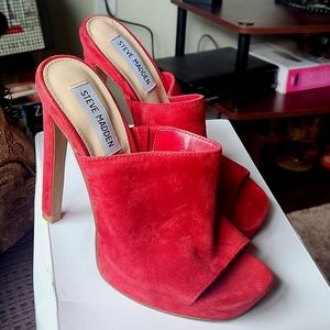 Steve Madden 6M Red High 👠 Heel.